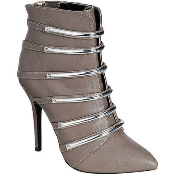 NWT Dollhouse grey and silver bootie - Size 9 - Picture 2 of 8